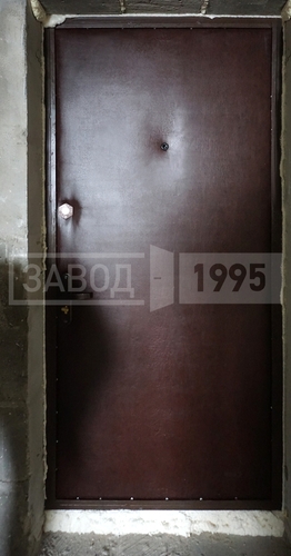 Установленная металлическая дверь с отделкой винилискожей, отделка откосов будет сделана на завершающей стадии ремонта Установленная металлическая дверь с отделкой винилискожей, отделка откосов будет сделана на завершающей стадии ремонта
