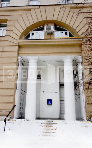 Вид крыльца, где будет установлена решетчатая перегородка Вид крыльца, где будет установлена решетчатая перегородка