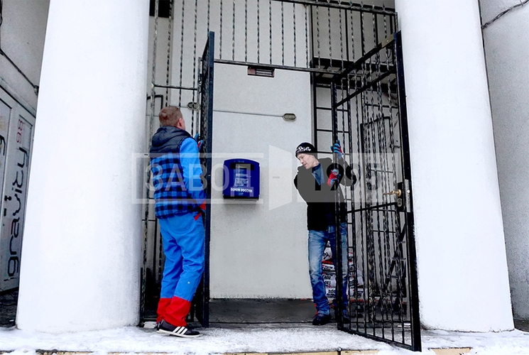 Навешивание и закрепление калитки Навешивание и закрепление калитки