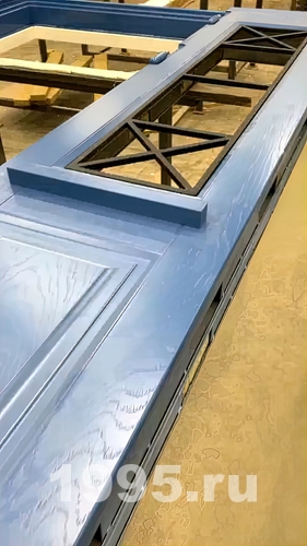 Дверная створка с ковкой