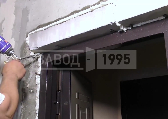 Запенивание верхней части с газобетоном