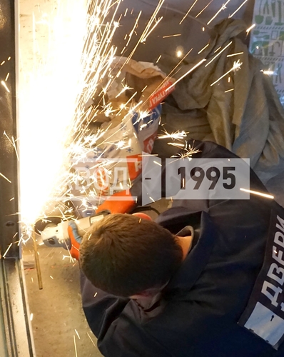 Монтаж коробки - спиливание штырей под ширину коробки Монтаж коробки - спиливание штырей под ширину коробки