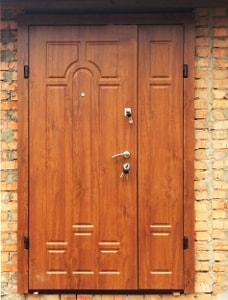Двери для дачного коттеджа