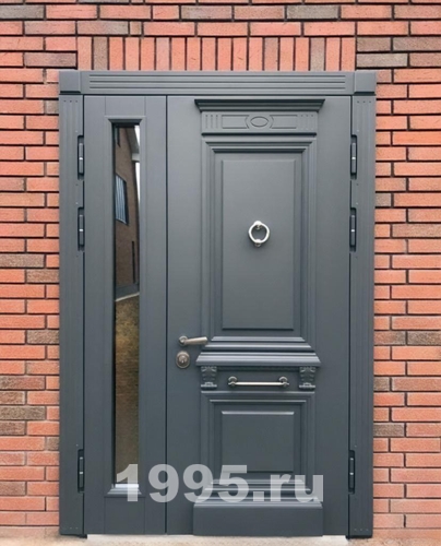 Дверь с багетом и кнокером