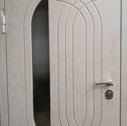 Дверь с фигурным стеклом