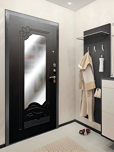 Дверь с фигурным зеркалом