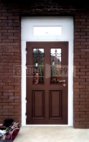 Стальная дверь с ковкой и стеклом