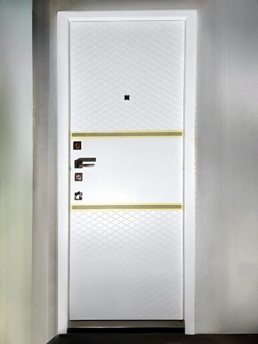 Дверь с молдингами