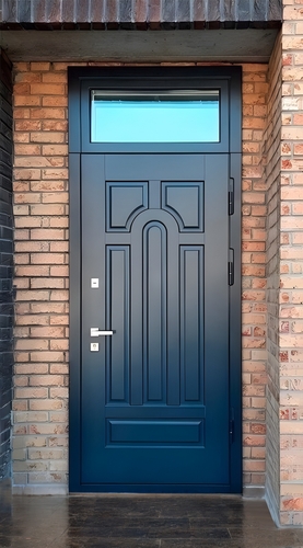 Дверь с остеклением во фрамуге