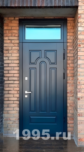 Дверь с остеклением во фрамуге