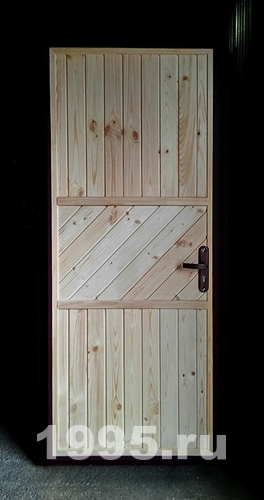 Дверь с отделкой вагонкой