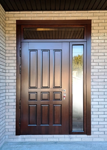 Дверь с верхней и боковой вставкой