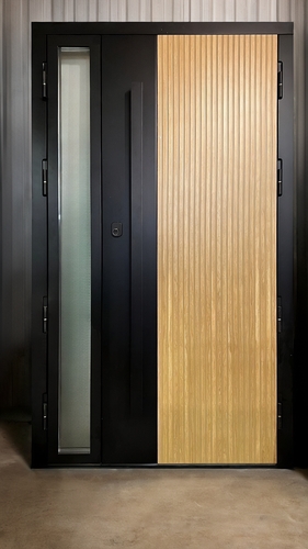 Дверь со стеклом и длинной ручкой