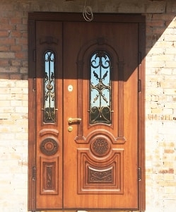 Элитная дверь в загородном доме