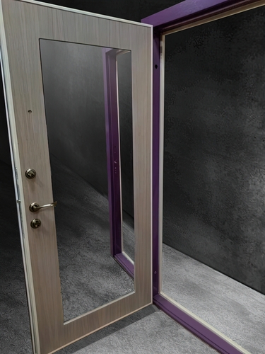 Фиолетовая МДФ дверь с зеркалом