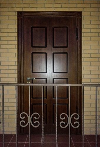 Коричневая МДФ дверь