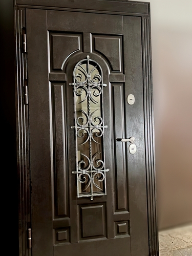 Классическая модель МДФ шпон, остекление и сварная решетка