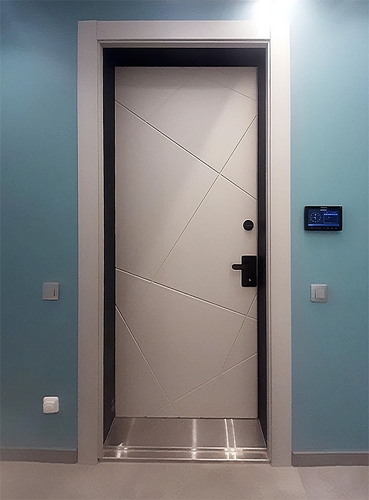 Модель с хромированным порогом