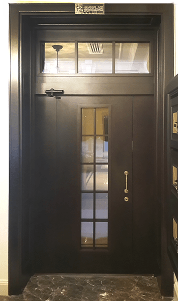 Установка нестандартной входной двери в гостинице