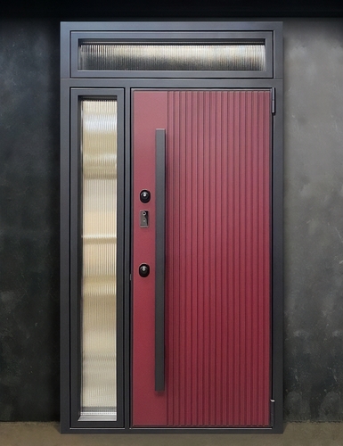 Окрашенная входная дверь