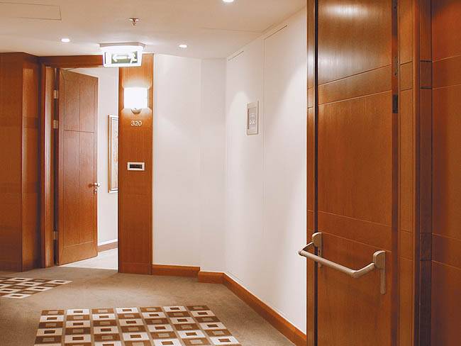 Особенности металлических дверей