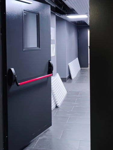 Остекленная дверь Антипаника