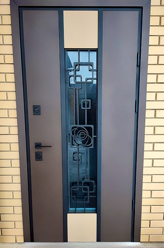 Остекленная дверь с ковкой