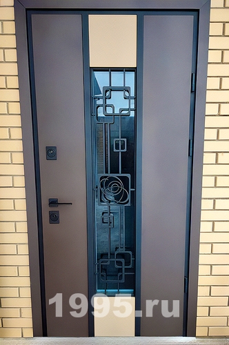 Остекленная дверь с ковкой
