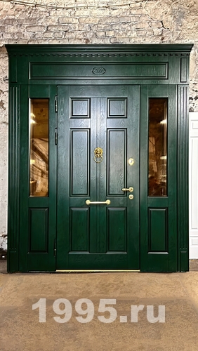 Парадная дверь зеленого цвета