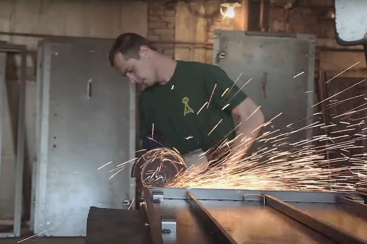 Работа со шлифмашиной Работа со шлифмашиной