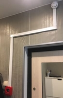 Провода над дверью