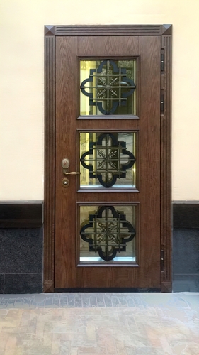 С остеклением и решеткой в этническом стиле