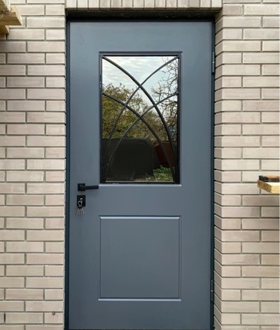 Серые двери