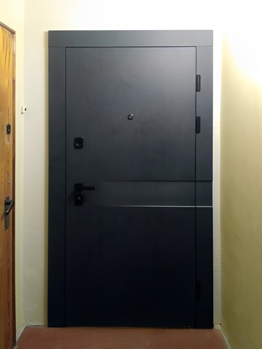 Стальная дверь для квартиры