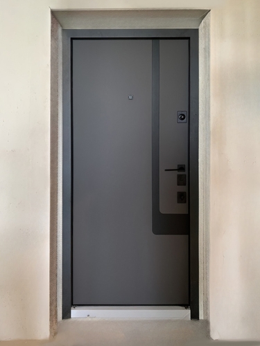 Стальная дверь в квартиру