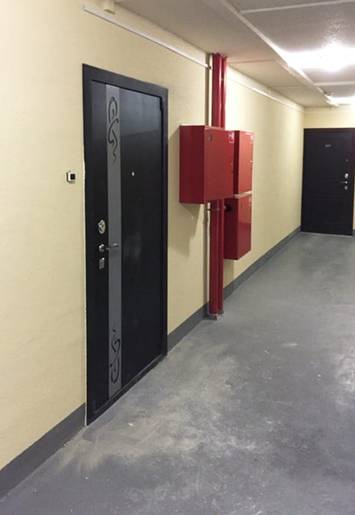 Установленная дверь