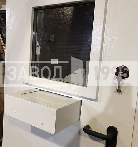 Остекленная дверь с кассой Остекленная дверь с кассой