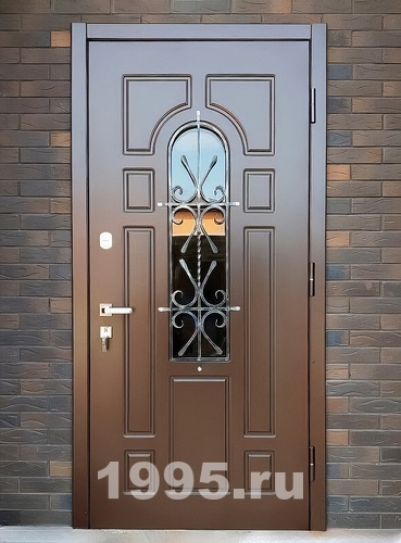 Входная уличная дверь