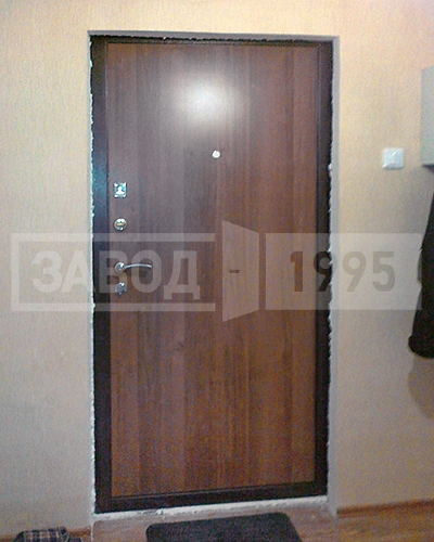 Дверь ламинат в квартиру