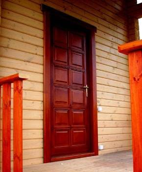 Дверь с массивом дерева